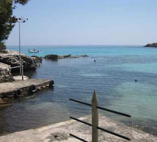 Ausblick auf Bucht am Hotelstrand