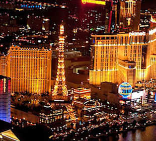 Las Vegas bei Nach aus dem Hubschrauber