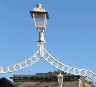 Die Lampen der Halfpenny-Bridge