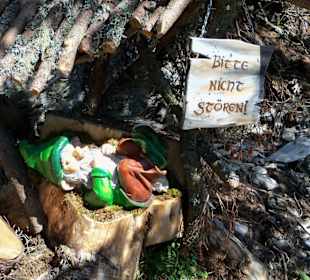 Zwerge bei der Mittagsruhe am Geisterberg