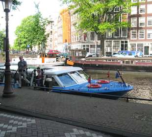 Rondvaartboot voor het Anne Frank Huis