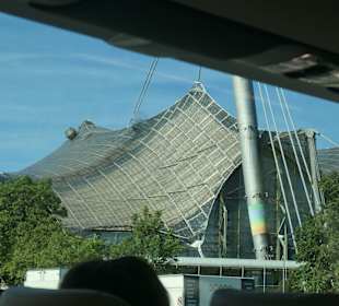 Blick zur Münchner Olympiahalle