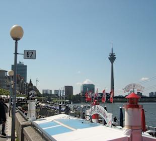 Mit Blick zum Rheinturm