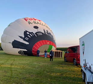 Augsburg Heissluftballon beim Aufbau