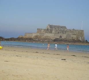 Bekannte "Burg" im Meer