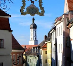Altstadtgasse mit Blick zur Pfarrkirche