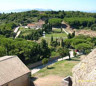Blick zu den Ausgrabungen