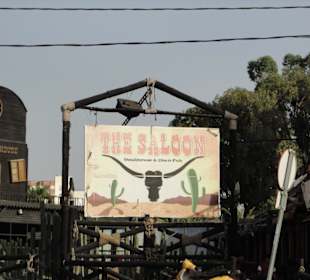 The Saloon neben dem Farmer's 