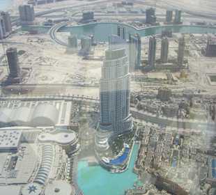 Blick auf Dubai Mall und Address Burj