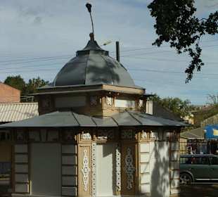 Pavillon im Garten der "Geirot-Häuser"