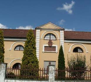 Budynek muzeum - spichlerz dworski