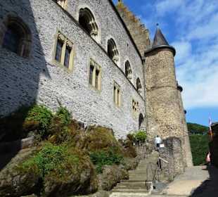 Im Hof des Schlosses