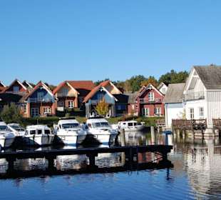 Hotelanlage mit Marina