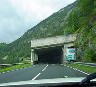 Viele Schutztunnel entlang der Strecke