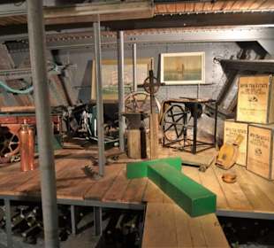 In der Ausstellung im Laderaum