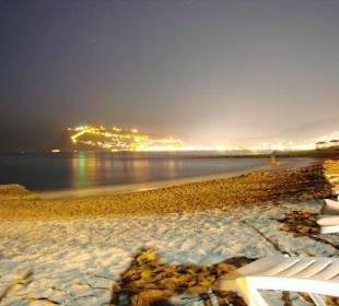 Pięknie oświetlony port w Alanii 