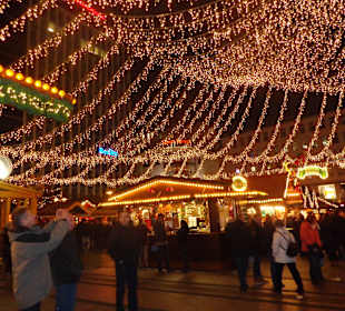 Verkaufsstände am Kennedyplatz