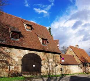 Osterbrunnen Neunhof Nebengebäude
