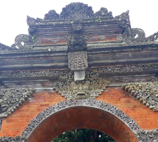 Puri Saren Agung