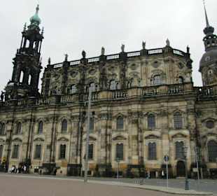 Хофкирхе на Театральной площади