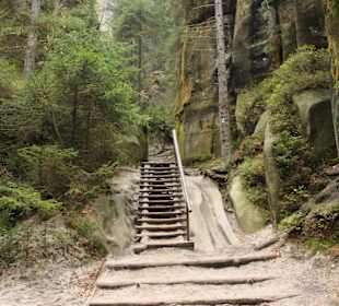 Schody w skalnym mieście