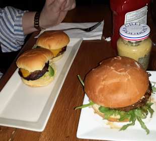 2 fanstastic Cheeseburgers