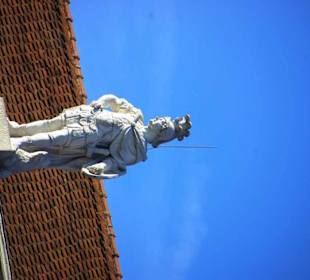 Figuren an der Front