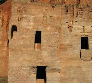 Grabkammern 400 Jahre vor Christi Geburt alt