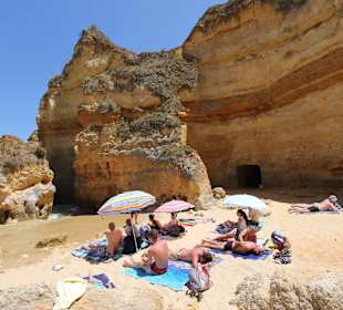 Steilküste - Meer - kleiner Strand