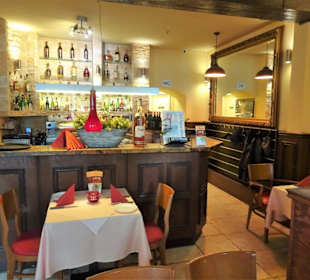 Blick in die Gasträume des "Amico"