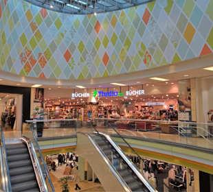 Rundgang durch das Einkaufszentrum Schlosshöfe