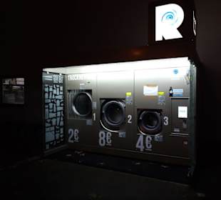 Das Waschcenter . Bisschen kalt finde ich.