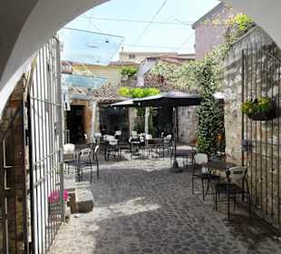 Der Innenhof der Bar Yesterday