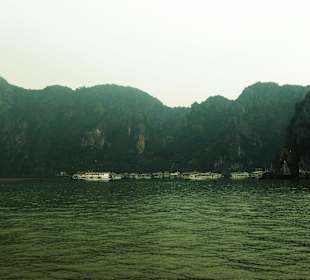 Schwimmendes Dorf /Halong Bucht