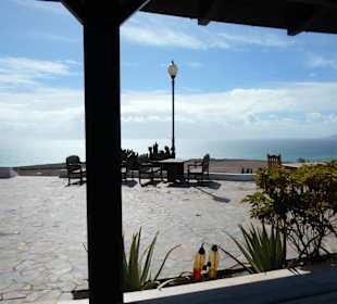 Die schöne Terrasse mit Meerblick