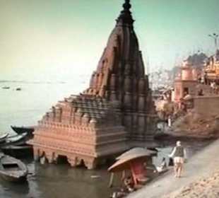 Versunkener Tempel am Ganges