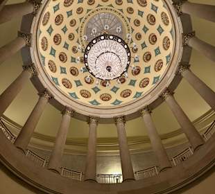 Kuppel und Kronleuchter 