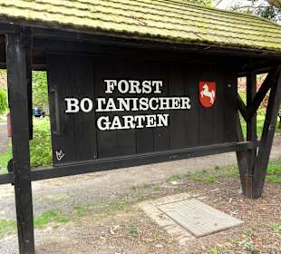 Eingang zum Forstbotanischen Garten
