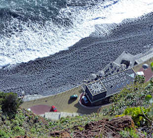 Der Paradise Beach befindet sich in Garajau nahe Christo Rey