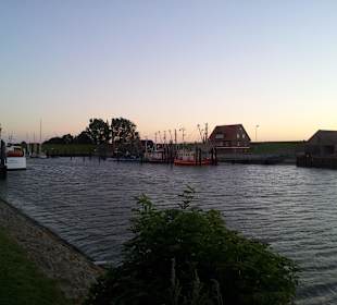 Hafen Fedderwardersiel bei Sonnenuntergang