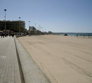 So sieht der Strand jeden Morgen aus