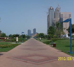 Deptak w Abu Dhabi Cornisch