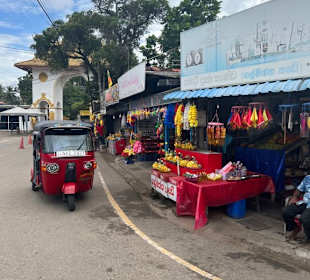Mit dem Tuktuk zum Buddha-Tempel