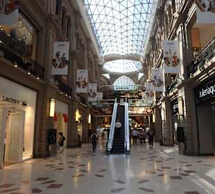 Eingangsbereich zur Shopping-Mall