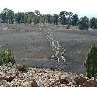 Schwarze Mondlandschaft