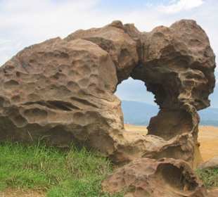 Eine Natursteinbrücke in Yehliu