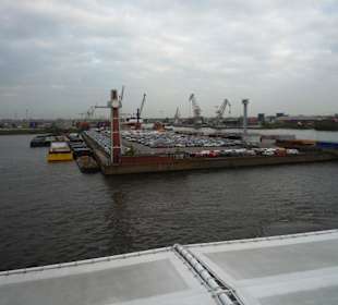 Blick auf Hamburg von der MS Columbus