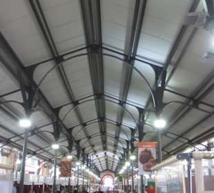 In der Markthalle von Loulé