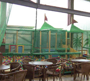 Sitzecke mit Kleinkindbereich