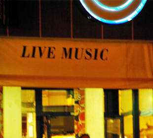 Groß und deutlich Live Music 